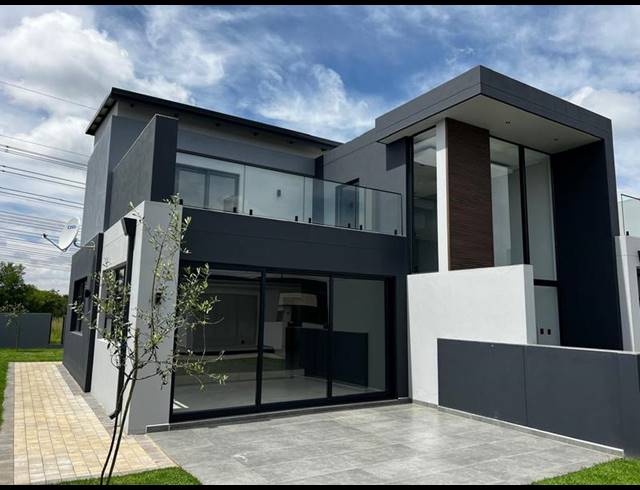 4 BEDROOM HOUSE FOR SALE IN MIDSTREAM HEIGHTS